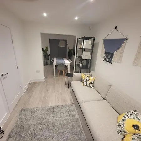 New 4 Bedrm House! Parking. 10Min To City / Etihad Manchester Exterior photo