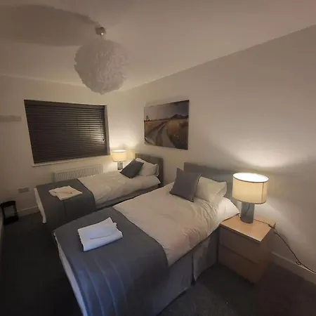 New 4 Bedrm House! Parking. 10Min To City / Etihad Manchester Exterior photo