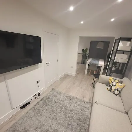 New 4 Bedrm House! Parking. 10Min To City / Etihad Manchester Exterior photo