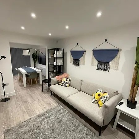 New 4 Bedrm House! Parking. 10Min To City / Etihad Manchester Exterior photo