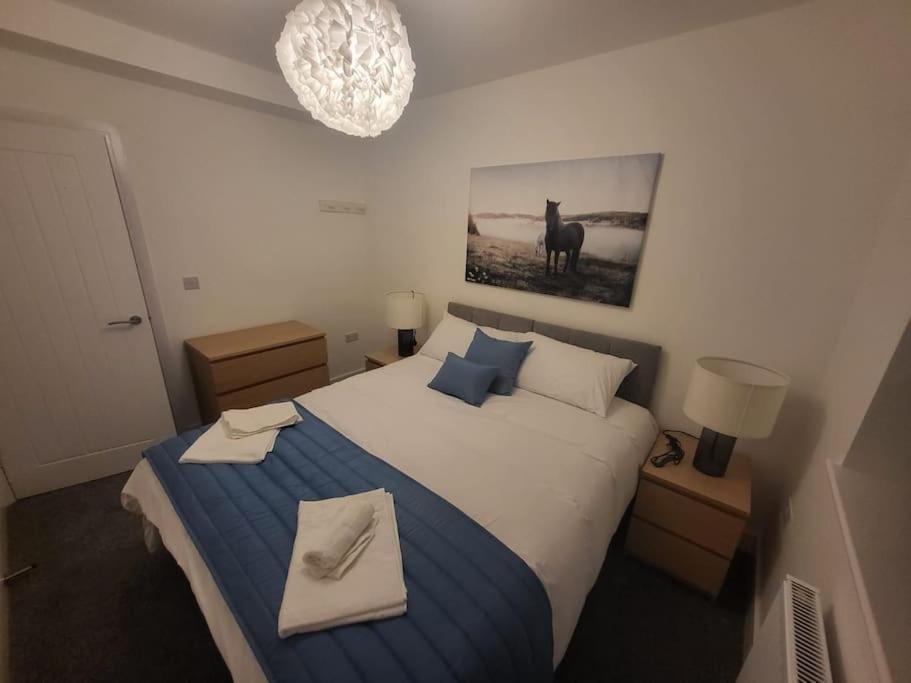 Hébergement de vacances New 4 Bedrm House! Parking. 10min To / Etihad Manchester