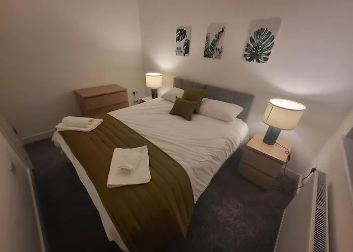 New 4 Bedrm House! Parking. 10Min To City / Etihad